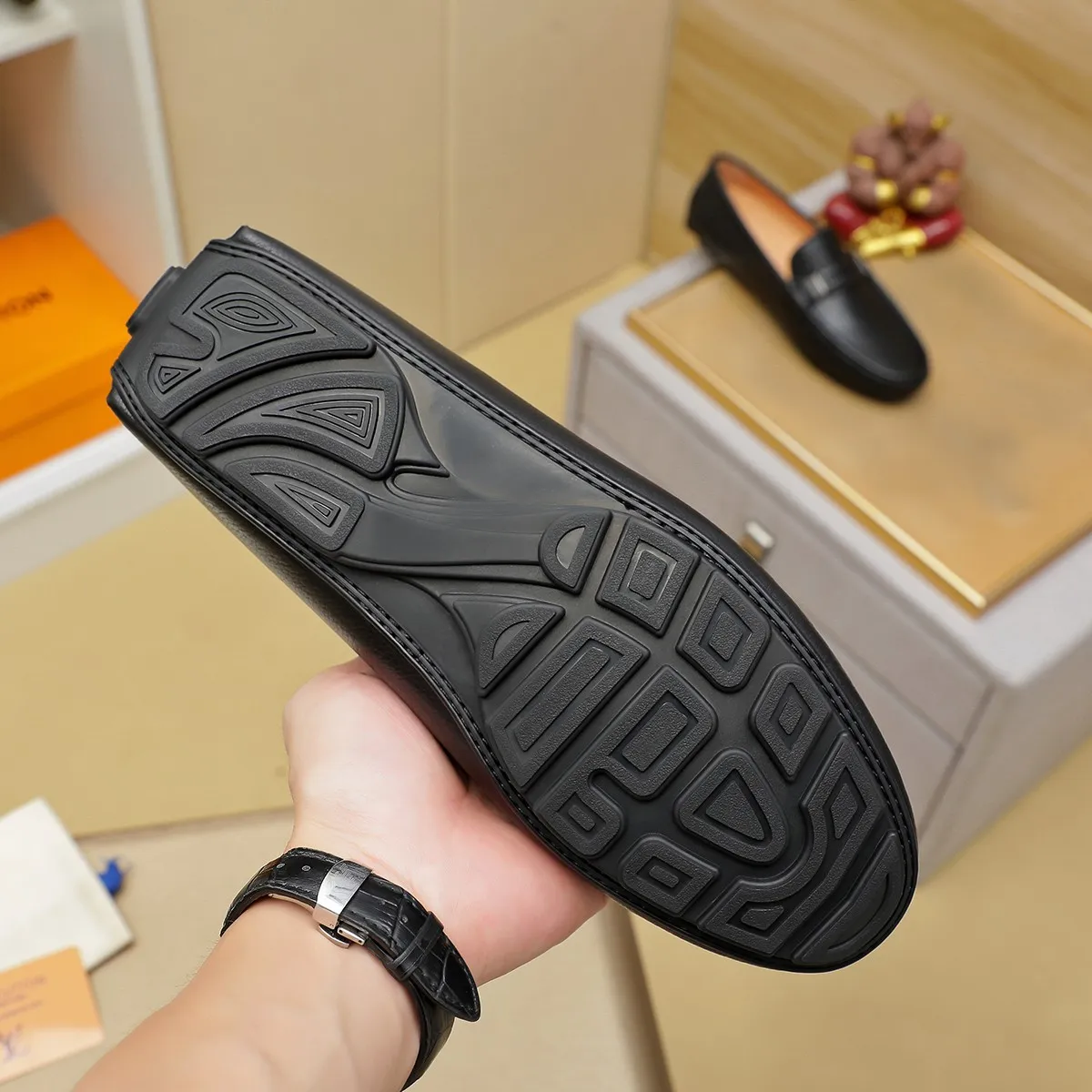 Men's shoes 💰360 💰 LV Louis Vuitton's top-quality Peaches men's shoes 💯Original copy of the official website, the upper is made of imported official website 1:1 material ❌Italian 🇮🇹 cowhide surface, imported pigskin lining. It’s definitely not made with ordinary craftsmanship, it’s the model used by celebrities! The factory’s craftsmanship is designed to create the most perfect shoes for trendy men! Colors available! 38-44 yards